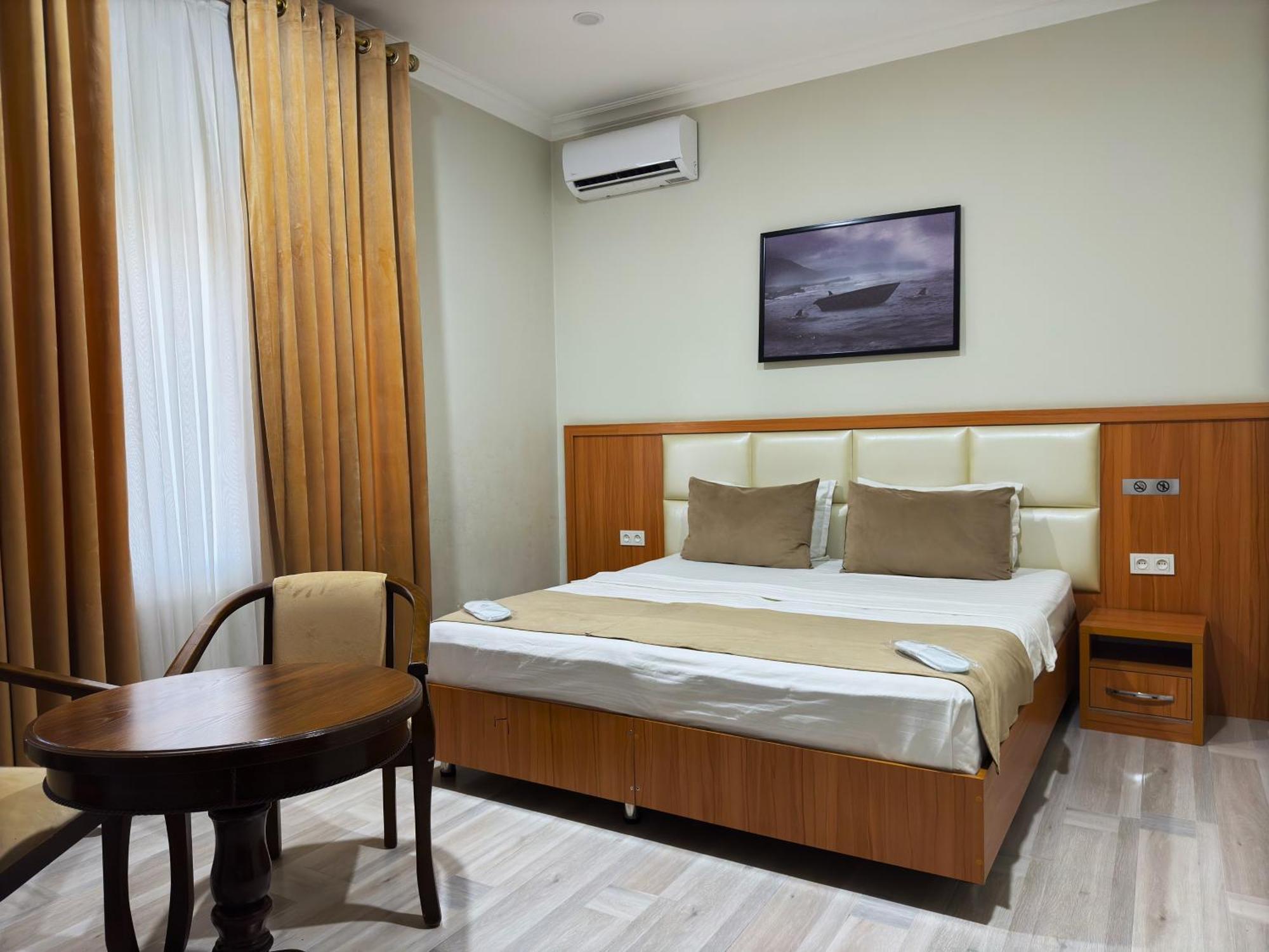 The Moon Tashkent Hotel Esterno foto